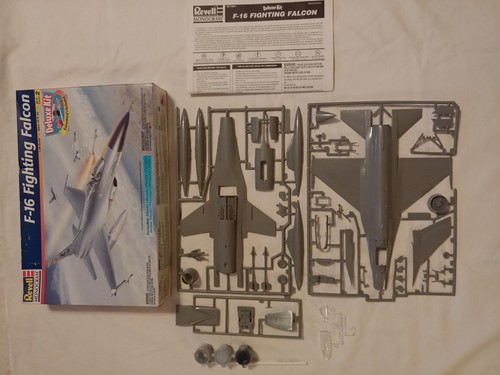 F-16 Fighting Falcon Deluxe Kit - Revell Model Kit - Open Box - Picture 2 of 3