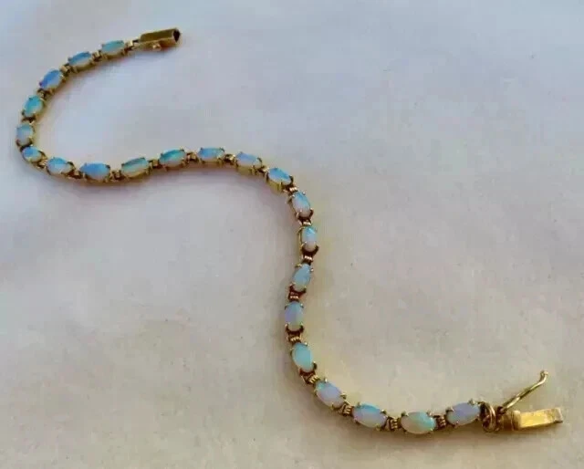 Brazalete de tenis para mujer Fire Opal ovalado creado en laboratorio de 7" enchapado en oro amarillo de 14K Foto 2 de 4