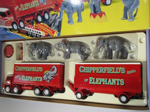 Corgi, CHIPPERFIELDS FODEN S21 LORRY, TRAILER, ELEPHANTS, 1:50 scale CIRCUS SET - Picture 2 of 11