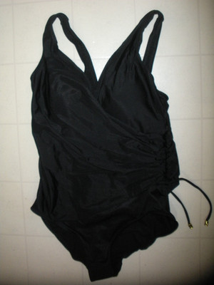 MIRACLESUIT Black Solid Eclat 1 PC V Neck Swimsuit Sz 14 NWT