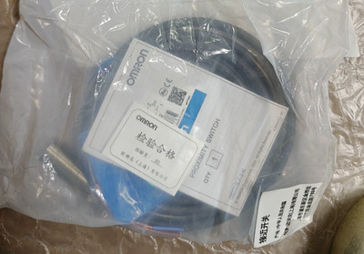 New  in box Omron E2E-X7D1S-Z switch sensor