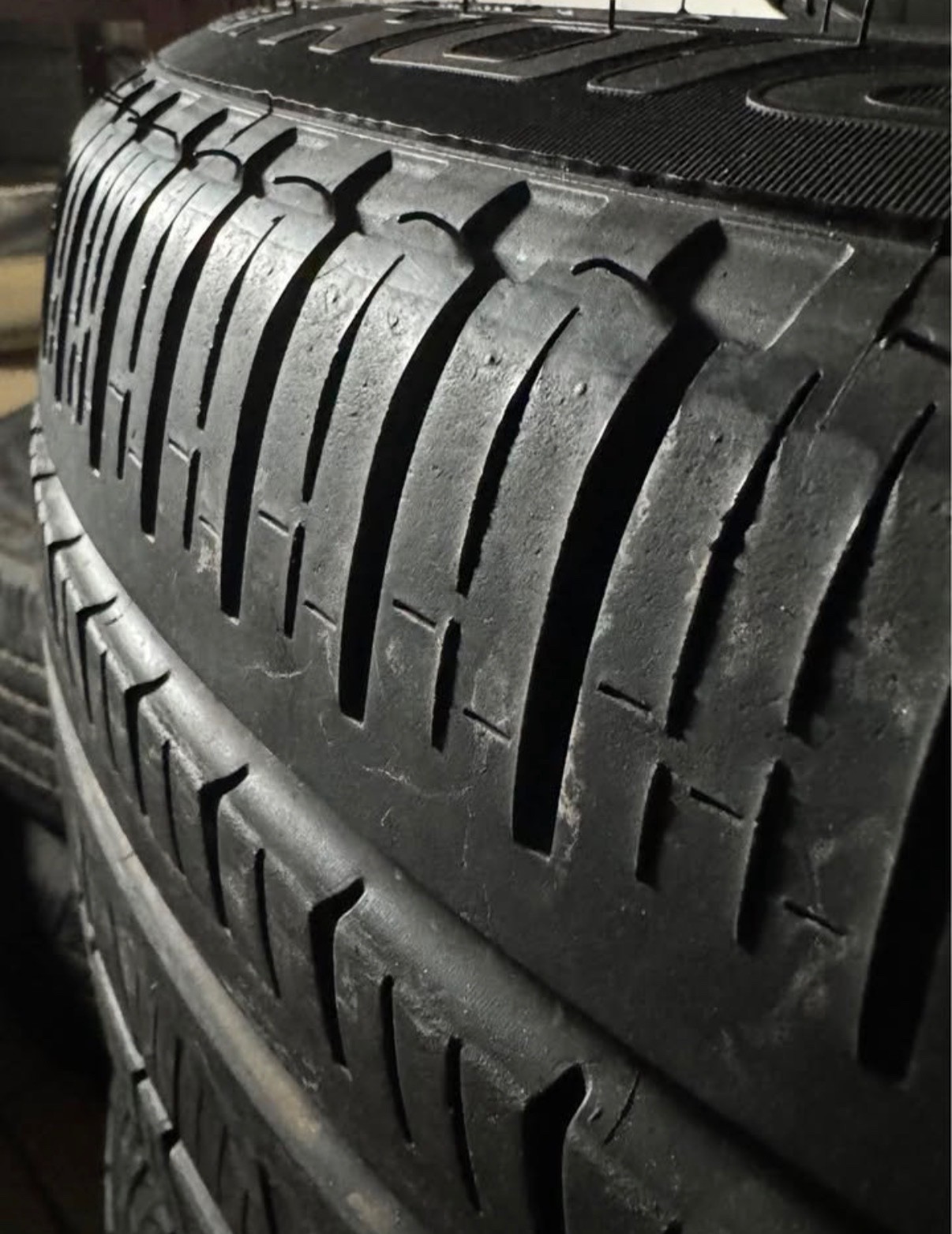 Bentley 21” Gloss Black Wheels with Pirelli Scorpion Verde All-Season Tires