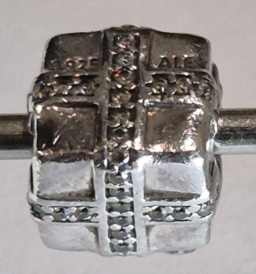 Authentic Pandora Sparkling Cz Pave Surprise Present Charm 791400CZ S925 ALE - Image 4 of 4