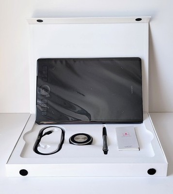 Wacom Intuos Pro Medium PTH-660 Graphics Tablet New Open Box Complete