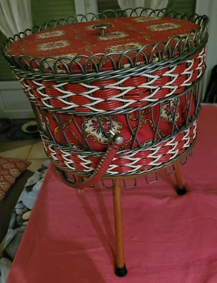 ANCIEN PANIER A OUVRAGE /BOITE A COUTURE ROND SUR PIED A REPARER - Photo 1/4
