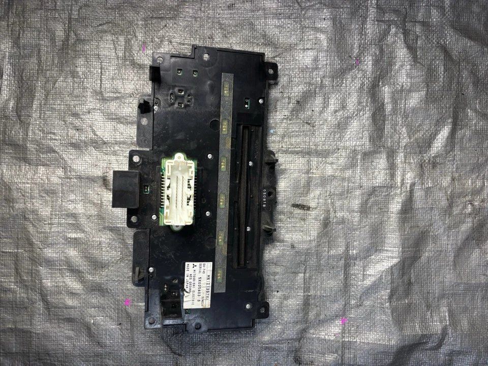 Panel de control de radio CD de 6 discos Mitsubishi Eclipse 2006-2008 cara OEM MN121397HA Foto 4 de 4