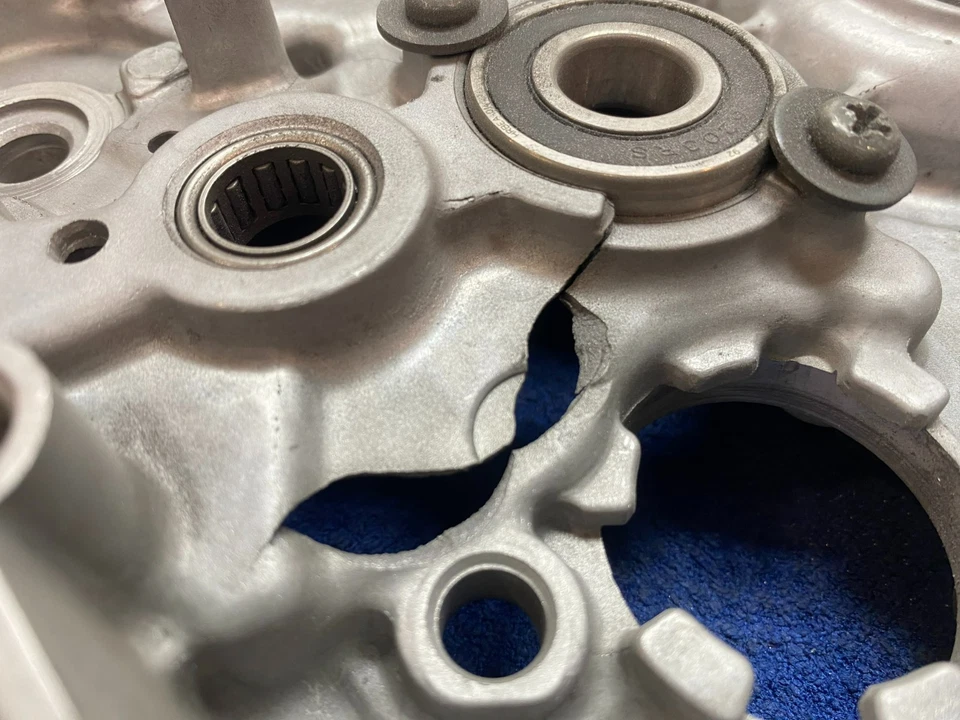 02-18 YAMAHA YZ85 OEM EXTREMO INFERIOR MOTOR MANIVELA DERECHA YZ 85 OEM YAMAHA 2008 Foto 4 de 4