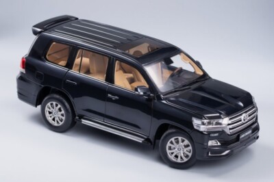 1/18 Toyota Land Cruiser SUV 2020 Black Diecast Model Car by NZG