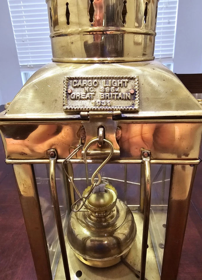 LINTERNA DE LATÓN LIGERO DE CARGA DE LA SEGUNDA GUERRA MUNDIAL GRAN BRETAÑA 1939 Foto 2 de 4