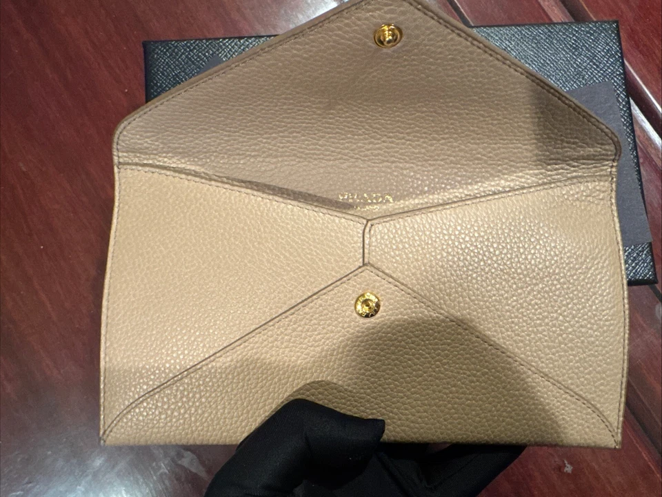 NWT Women’s Prada 1MF175 Cammeo (Beige) Vitello Grain Leather Envelope Wallet - Image 4 of 4