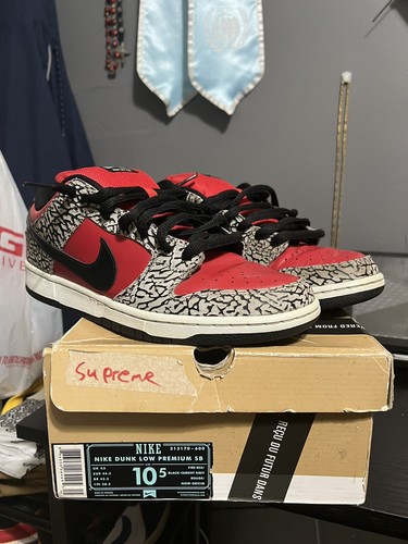 supreme dunks retail