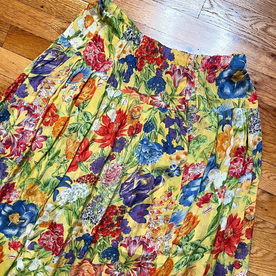 Falda plisada floral brillante de seda real vintage de los años 80 cintura elástica - 33 pulgadas L Foto 3 de 4
