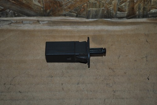 BMW E46 X3 E61 E90 E91 E93 Anschlagpuffer mit Auswerfer Feder Tankdeckel hinten