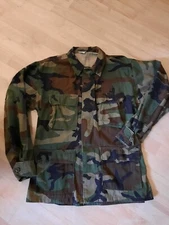 US Military Issued Shirt Men Medium Green Woodland Camo Combat Field Jacket
