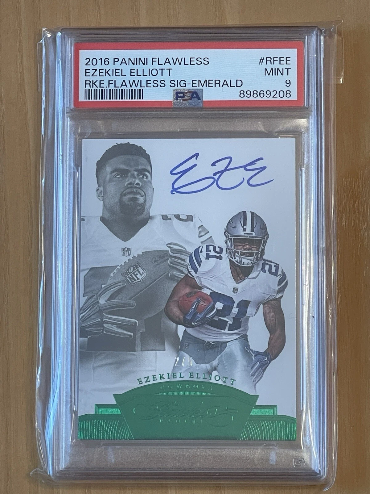 Ezekiel Elliott Panini Flawless Rookie Flawless Signature #RFEE Emerald