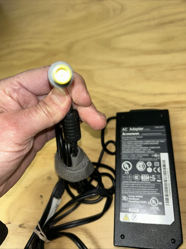 Adaptador de corriente alterna original OEM Lenovo ThinkPad 135W 20V 45N0054 45N0058 45N0059 Foto 2 de 3