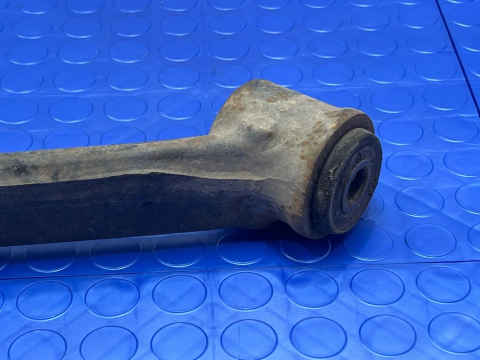 01-10 Chevy Silverado 2500 3500 brazo de control inferior delantero lado del pasajero derecho OEM Foto 3 de 4