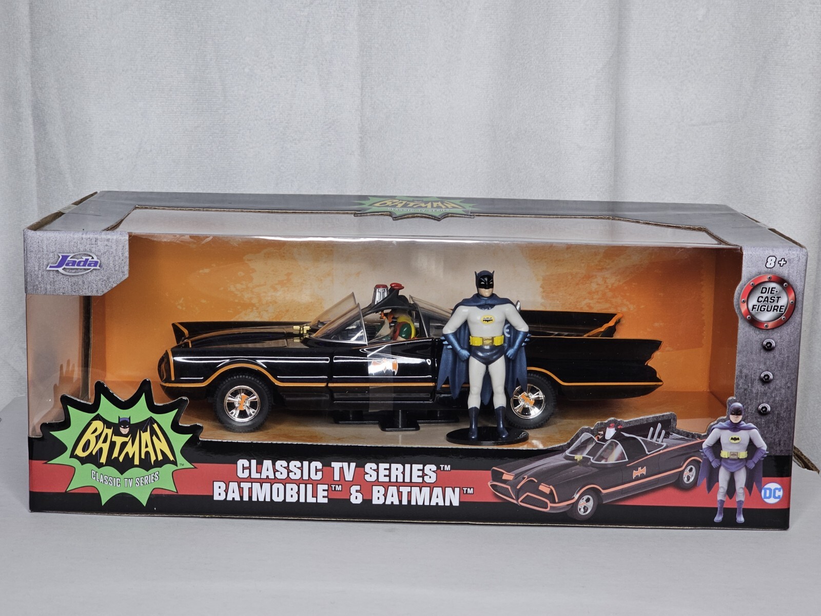 JADA TOYS 98259 1/24 BATMAN 1966 CLASSIC TV SERIES BATMOBILE WITH BATMAN FIGURE