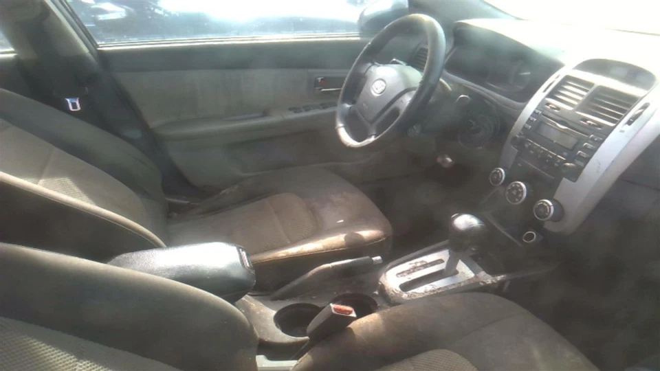 Conjunto de Limpiador de Aire Usado se ajusta a: 2008 Kia Spectra 2.0L Grado de emisiones de California Foto 4 de 4