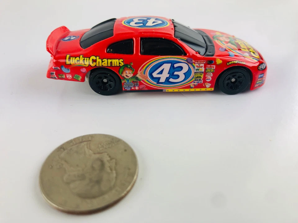 Richard Petty #43 NASCAR 2001 Lucky Charms Dodge Intrepid escala 1/64 fundido a presión Foto 3 de 4