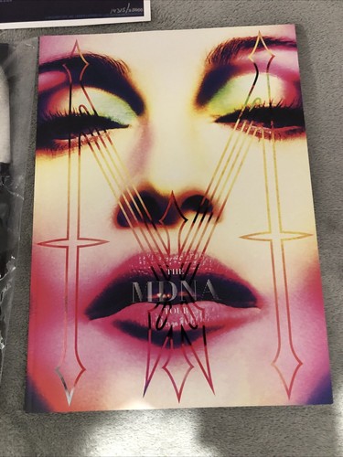 2012 Madonna MDNA Official VIP Tour Souvenir Kit. Program, keyring & XL T-shirt - Picture 4 of 7