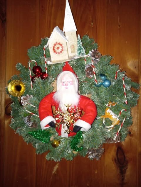 Santa seated holding gold star in Wreath, 21"x21",  Putz Chruch,Reindeer, etc