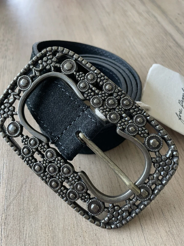 Cinturón Free People de cuero de vaca negro con hebilla de peltre para mujer S/M Foto 2 de 4