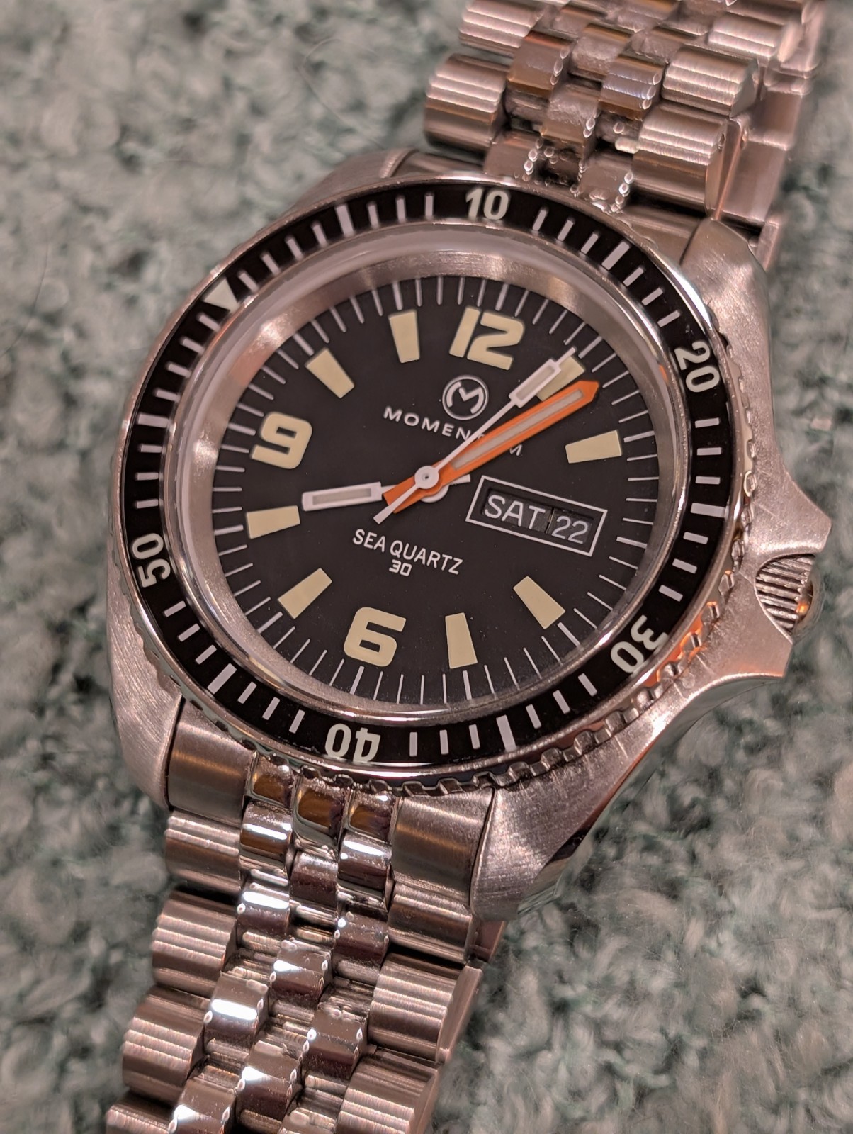 Momentum Sea Quartz 30 Diver - 300m Swiss Quartz - Full Bracelet & Links - Mint