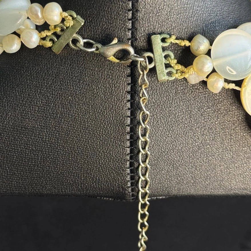 Vintage 3 STRAND Mother of Pearl Open Flower Freshwater Pearls Necklace - Image 2 of 4