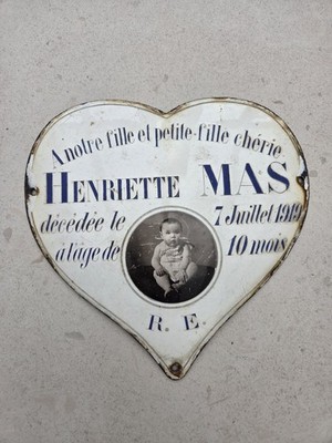 Antike französische Emaille Gedenktafel 1919 Baby Foto Henriette Mas Herzform