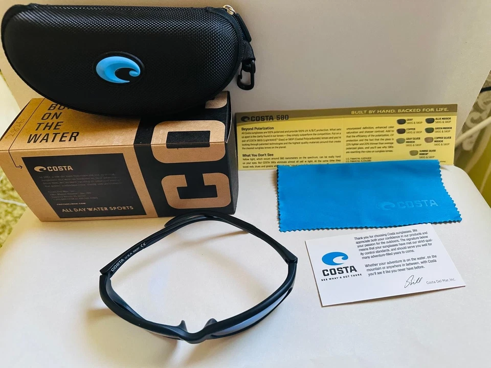 Gafas de sol polarizadas Costa Del Mar con montura negra mate y espejo azul 580P Foto 3 de 4