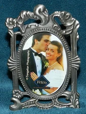 LOVELY DECORATIVE SILVER MINI PICTURE/PHOTO FRAME!!