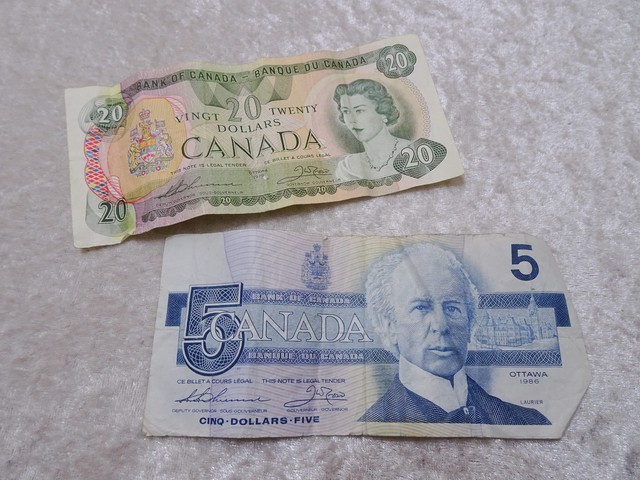 2 x Banknote 20 Canada Dollars 1979 und 5 Canada Dollars 1986 - Vintage 2 x Banknote 20 Canada Dollars 1979 und 5 Canada Dollars 1986 - Vintage