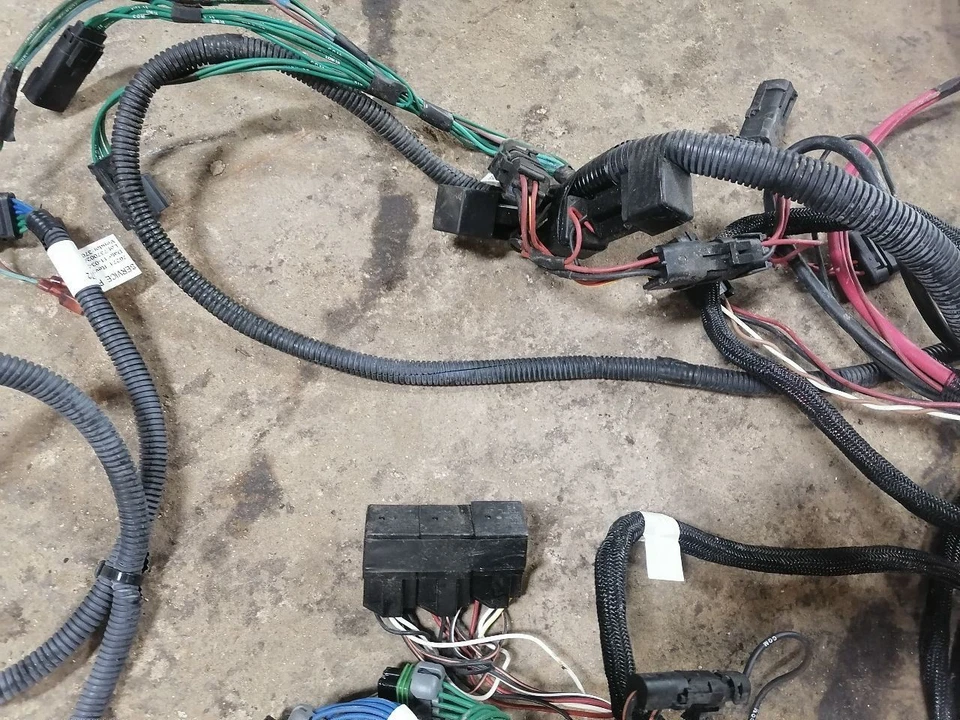 Arnés de cableado para quitanieves Fisher con módulo de aislamiento de 3 puertos 29070 Foto 3 de 4