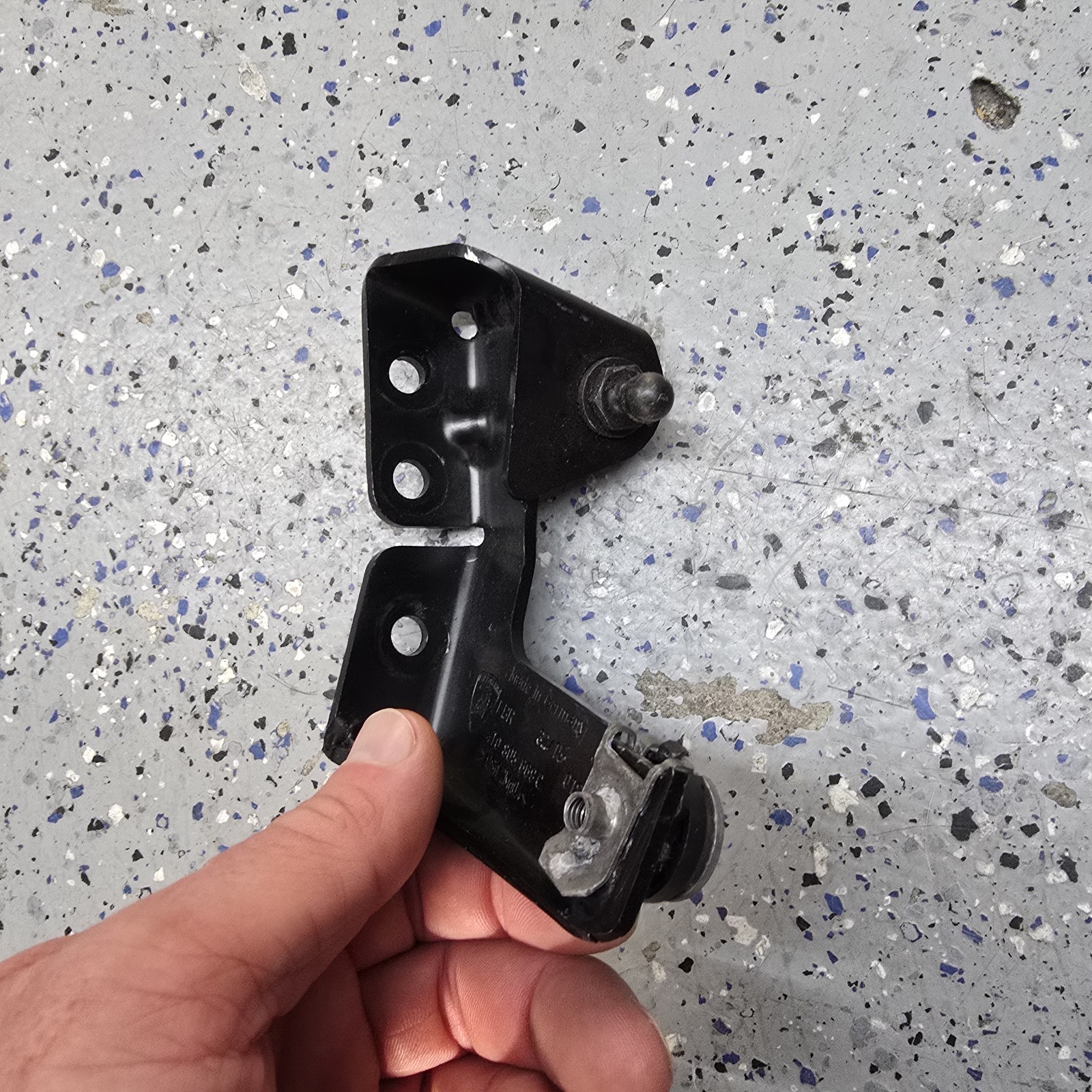 LAMBORGHINI HURACAN FRONT HOOD DRIVER LEFT SIDE BRACKET 4T0805669B 4T0805669C