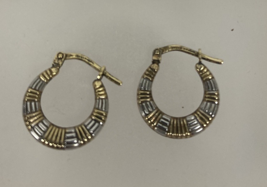 Mom Jordan 925 Sterling Silver 3/4” Two Toned Hoop Hinged