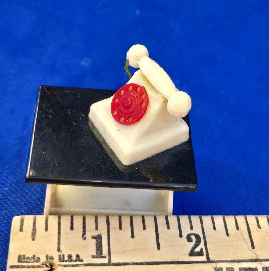 Mesa miniatura con teléfono MCM Mid-Century de colección para casa de muñecas Foto 4 de 4