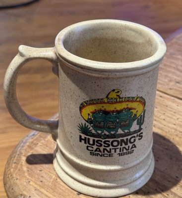 HUSSONG S CANTINA Since 1982 Ceramic STEIN/MUG 5.5  Vive México FROGS 20 Oz
