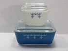 Vtg Pyrex 501 & 502 Snowflake Garland Blue And White Refrigerator Dishes W/Lids