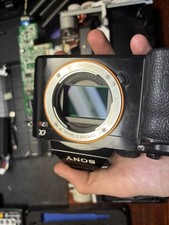 Sony Alpha ILCE-7R 36.4MP Body Only Black viewfinder disconnect