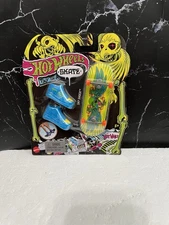 Hot Wheels Tony Hawk Skate Sky Shock Finger Boards with Blue Shoes 2022 NEW