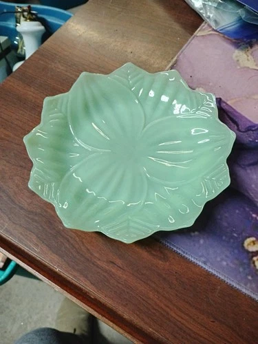 VINTAGE ANCHOR HOCKING FIRE KING JADEITE LOTUS LEAF SALAD PLATE 8”