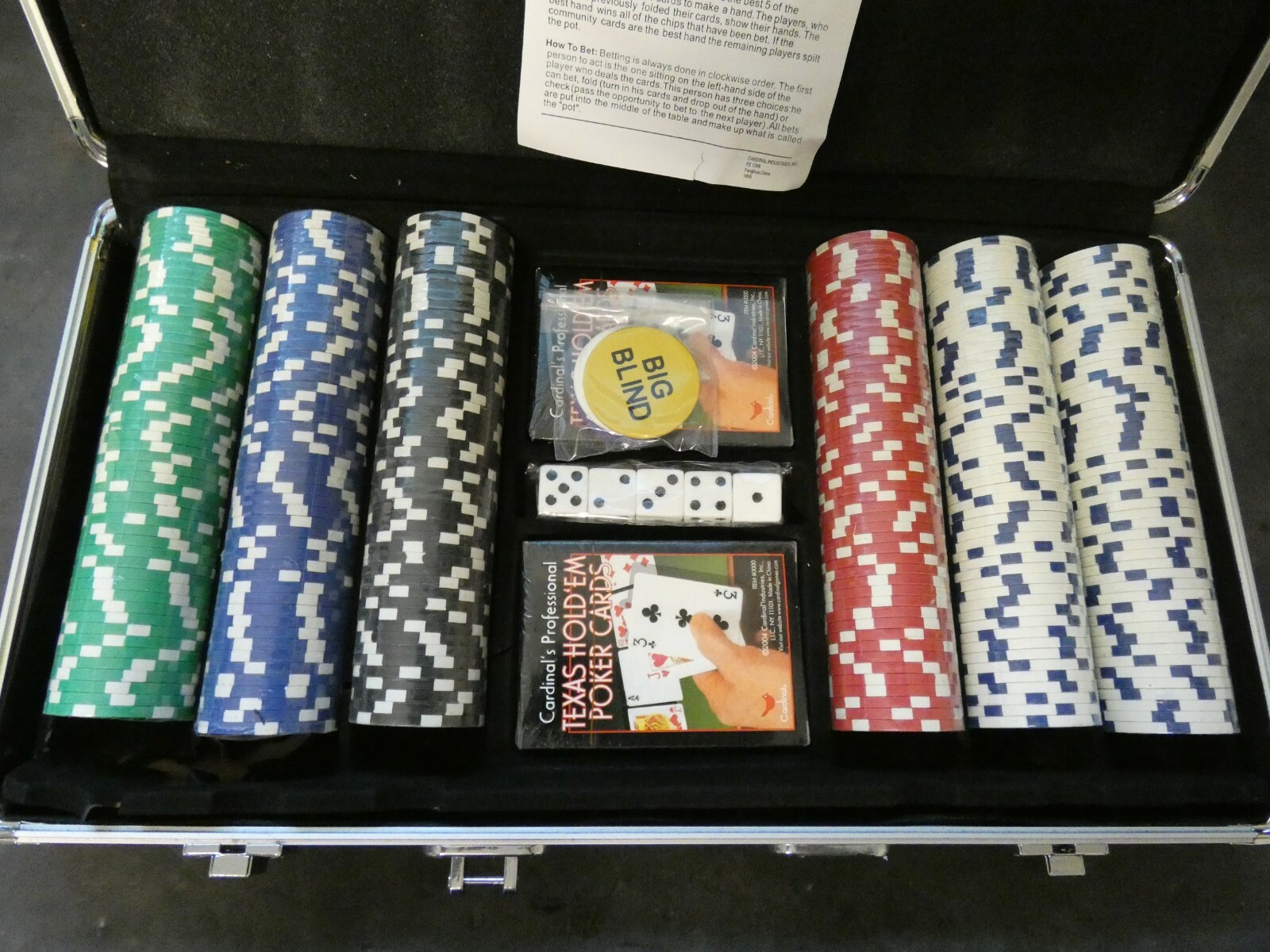 CARDINAL TEXAS HOLD EM POKER CHIP CARD SET