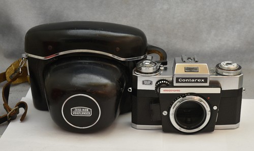 Lot 276 - A Zeiss Ikon Contarex Electronic SLR Camera