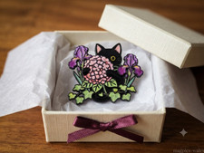 Funny Gardening Botanical Black Cat With Flowers Brooch - Gift Boxed