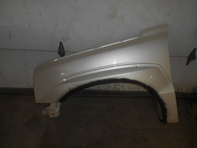  2002-2006 Cadillac Escalade left front fender some rust see pictures 800J