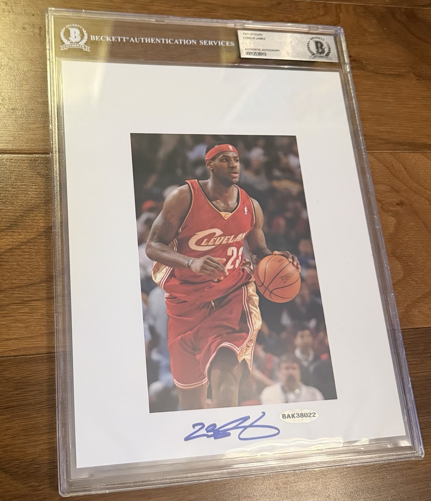 LeBron James Autographed Signed Cleveland Cavaliers auto Beckett 8x10 Slabbed Photo RARE NBA Rookie Year 2003 