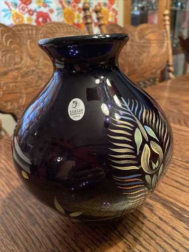 Fenton Glass LE - 2001 Centennial Collection - Aubergine Peacock Vase Painted