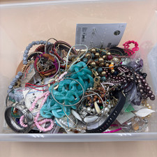 5.91 lb Mixed Costume Jewelry Lot Necklaces Bracelets Beads Pearls Bulk Wearable