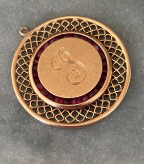 LARGE HEAVY Vintage 14k Gold Garnet INITIAL P ENGRAVED DISC Bracelet Charm 7.3 g
